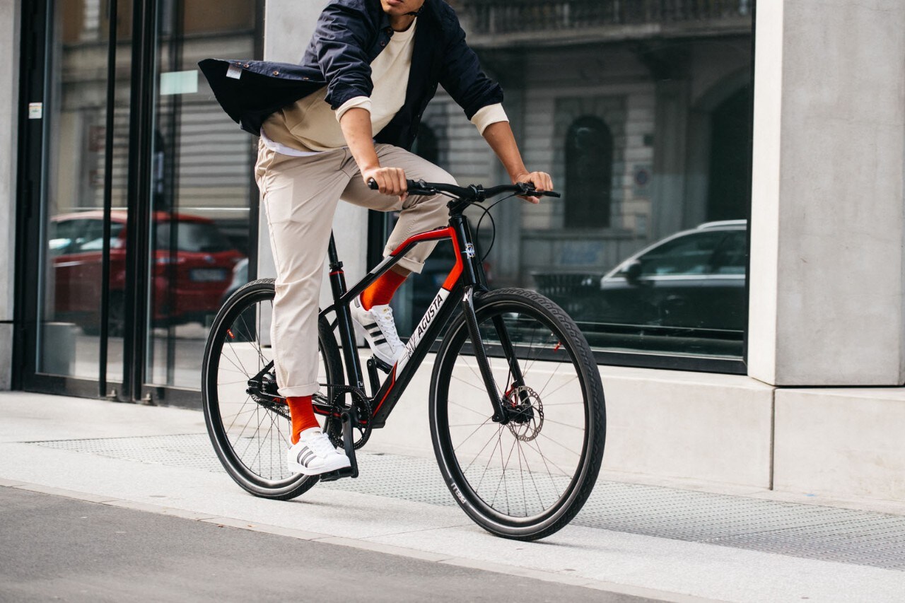 AMO: le PRIME e-bike MV Agusta